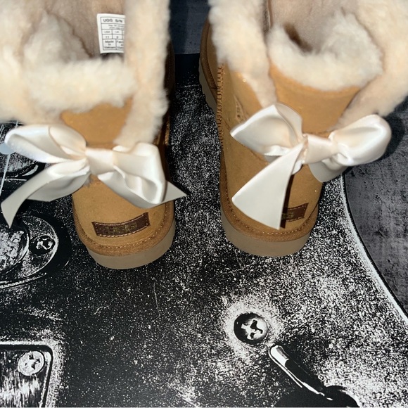 NIB UGG Mini Bailey Bow - Picture 8 of 9